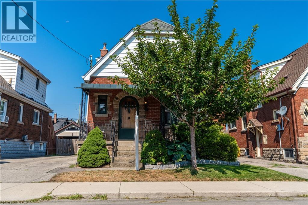 26 Weir Street S