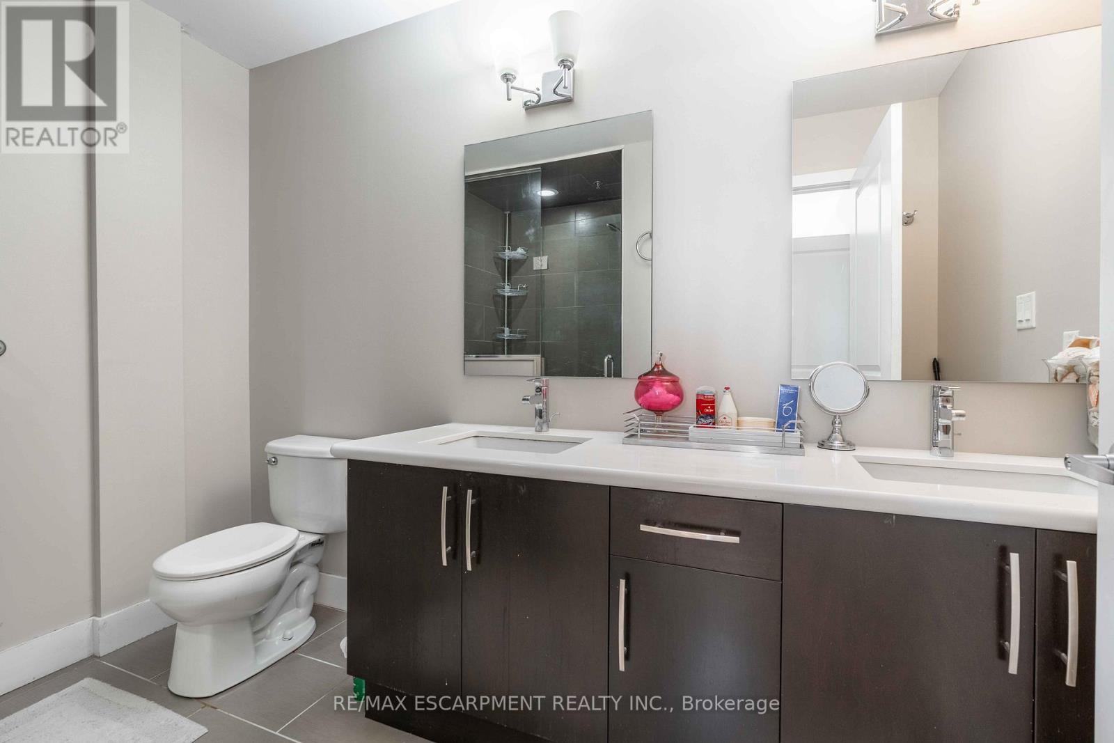 422 5317 Upper Middle Road