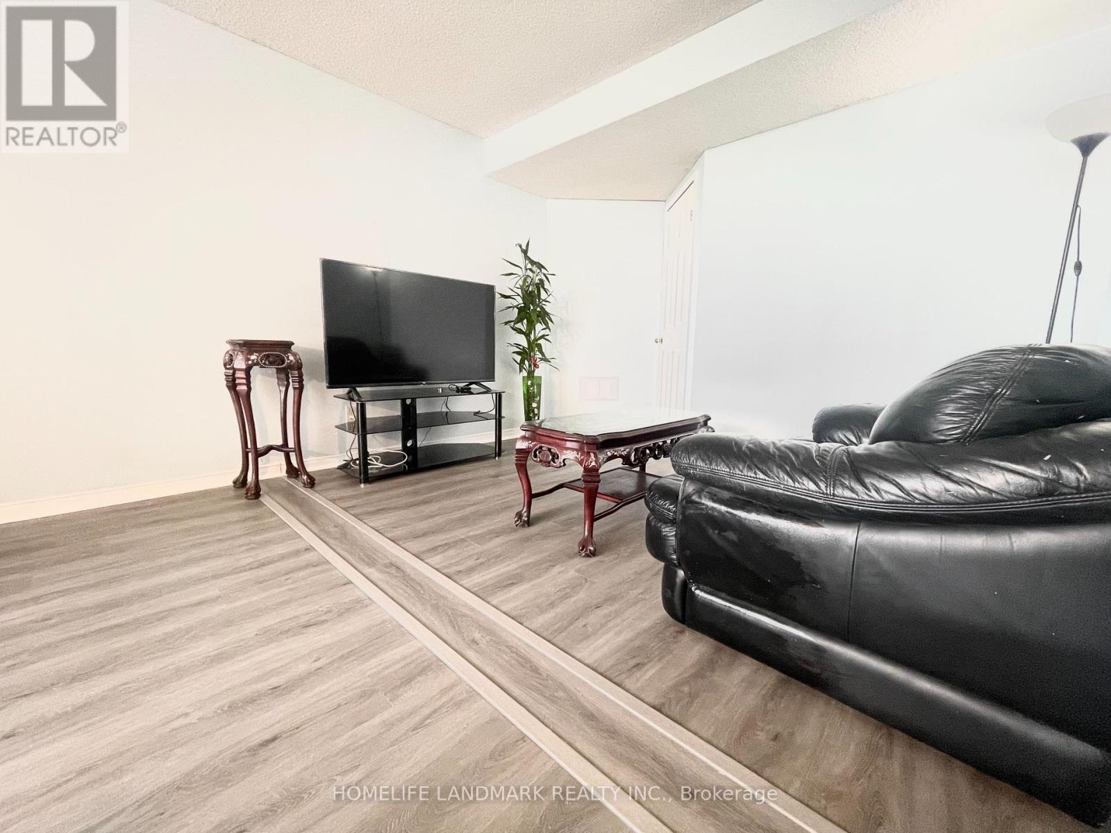 703 4725 Sheppard Avenue E