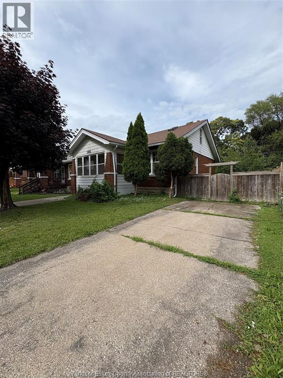 1002 Dawson