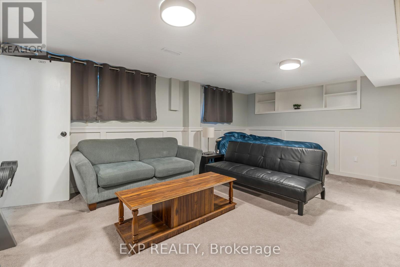 88 Rand Street S
