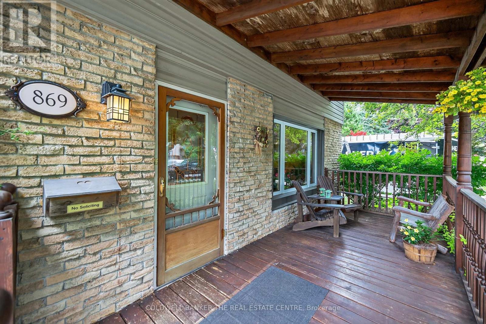 869 Magnolia Avenue