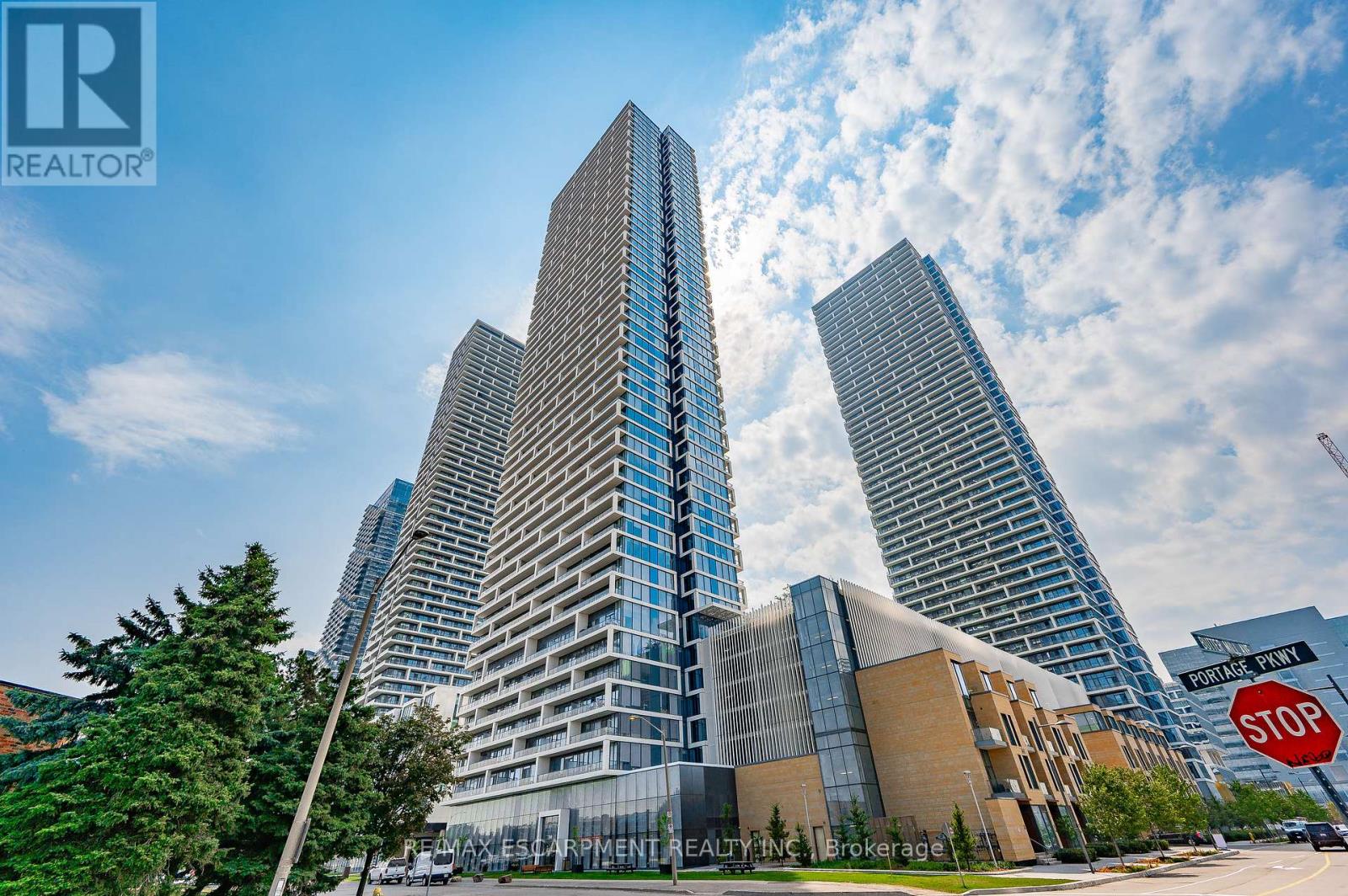 2107 898 Portage Parkway