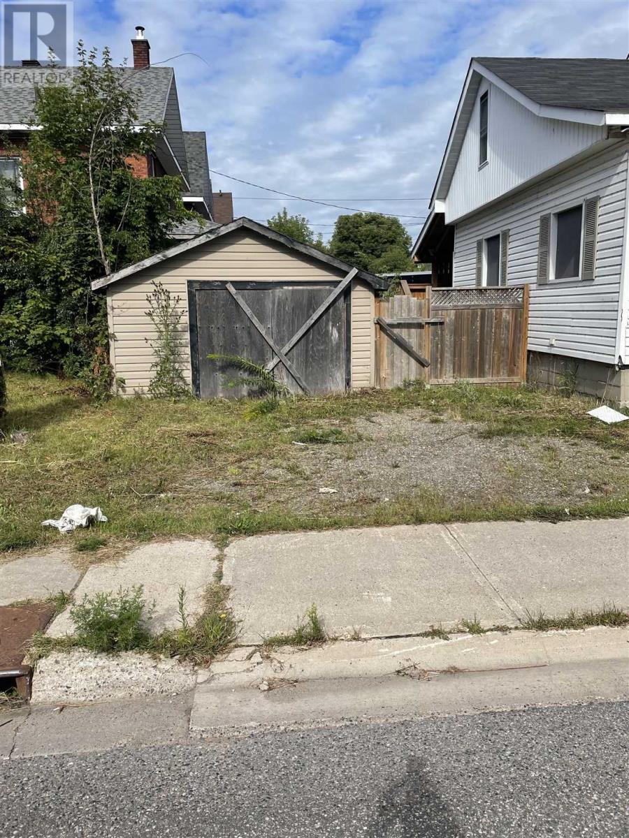 165 John St