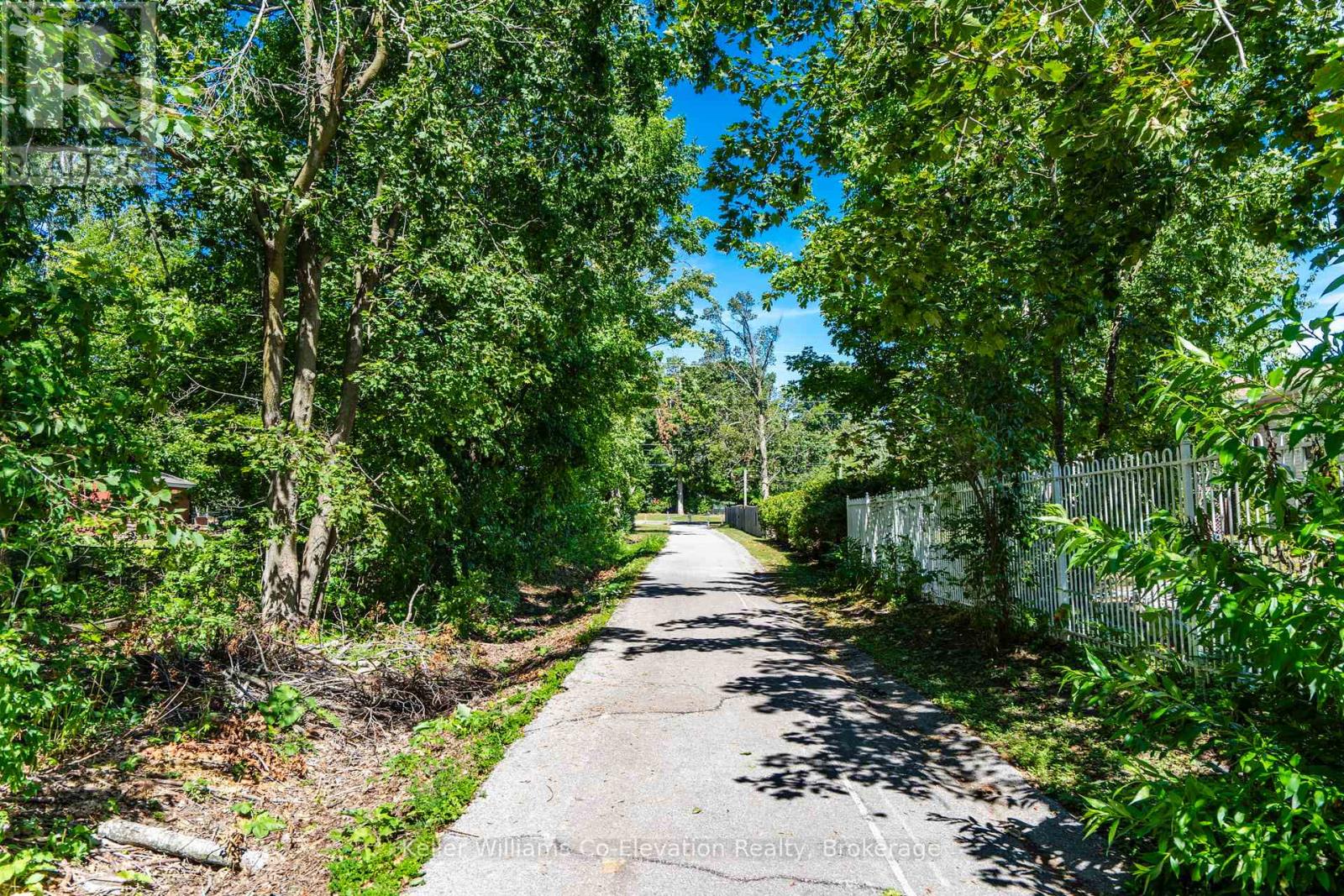8 Bridle Road