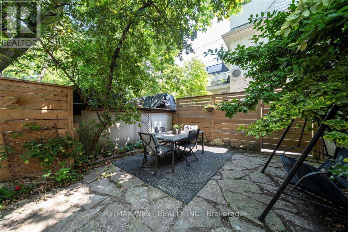 206 Howard Park Avenue