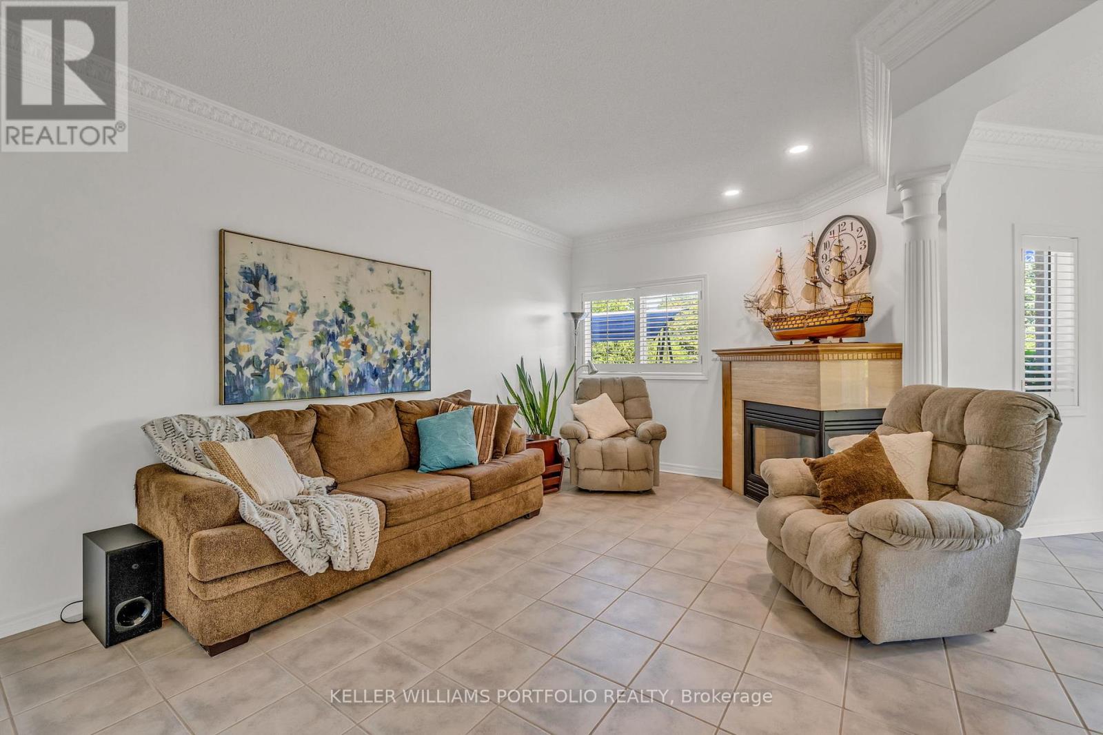 8 Vista View Court