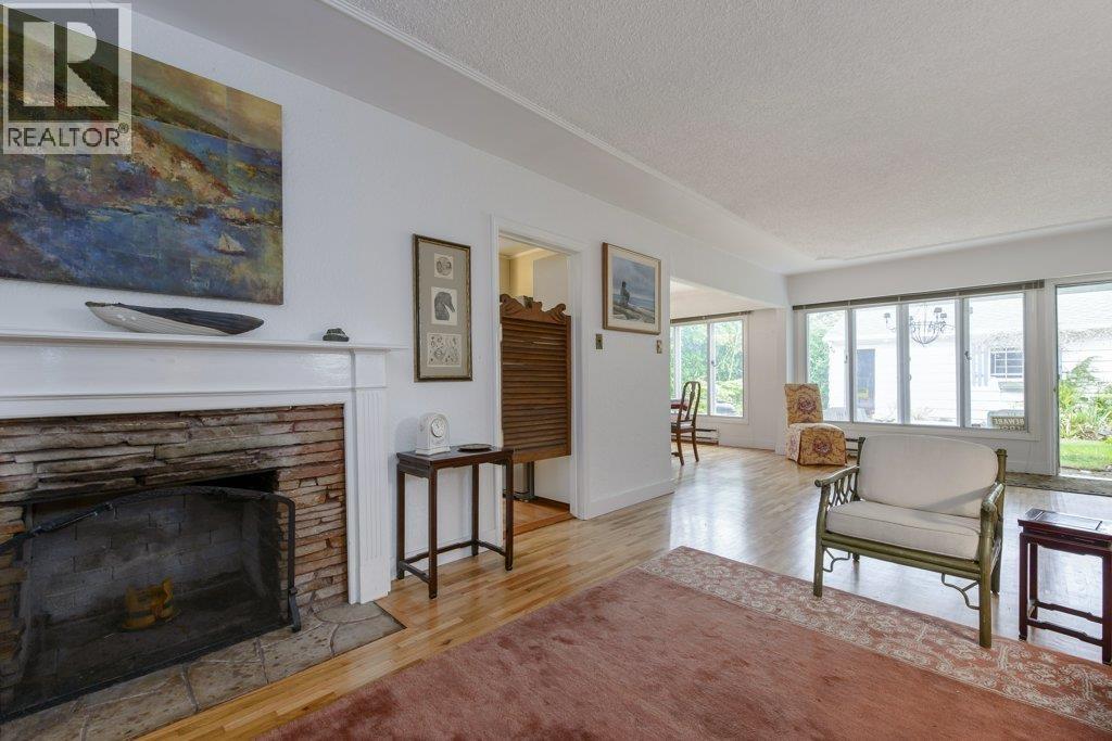125 E 48th Avenue