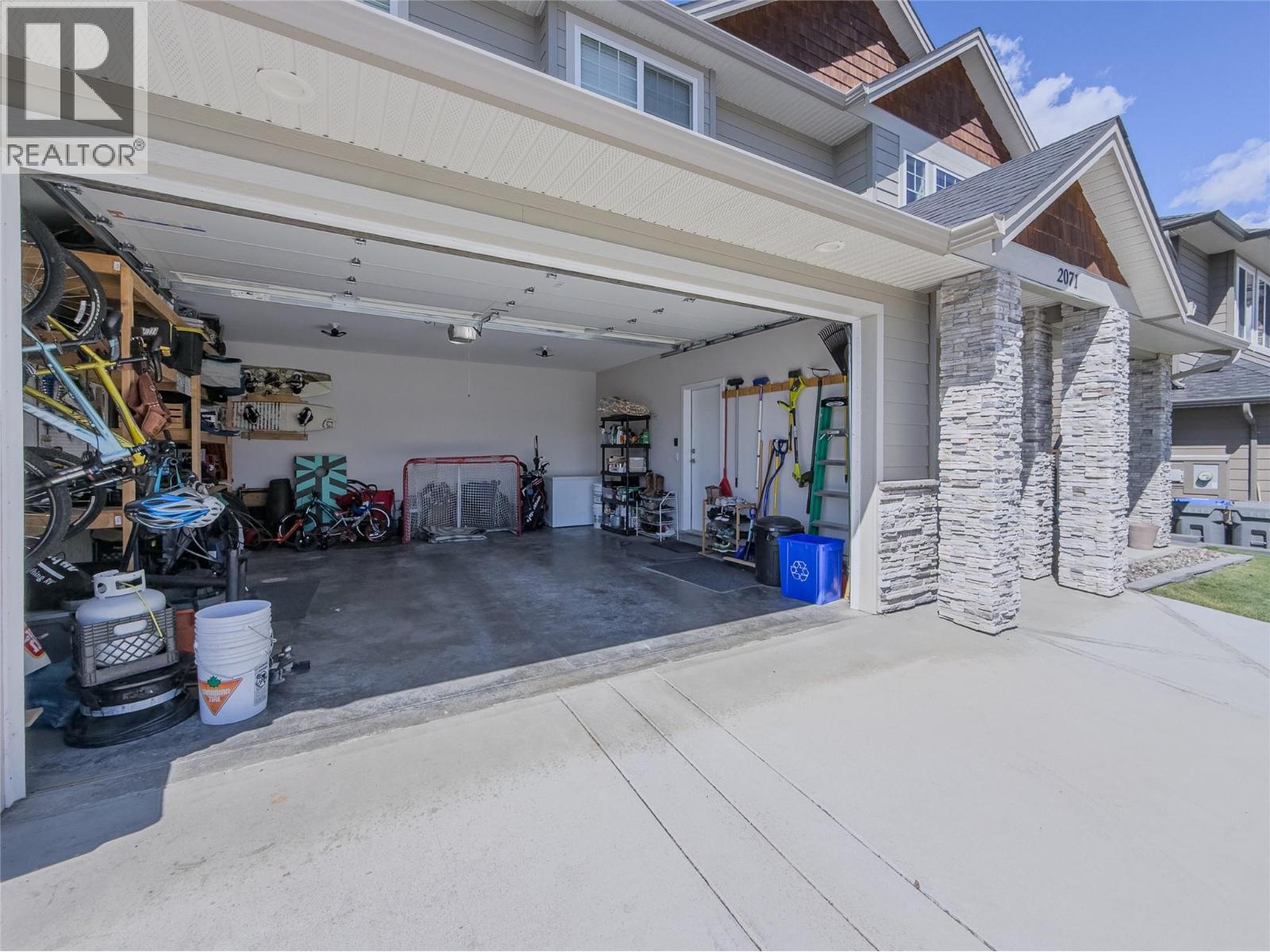 2071 Saddleback Drive