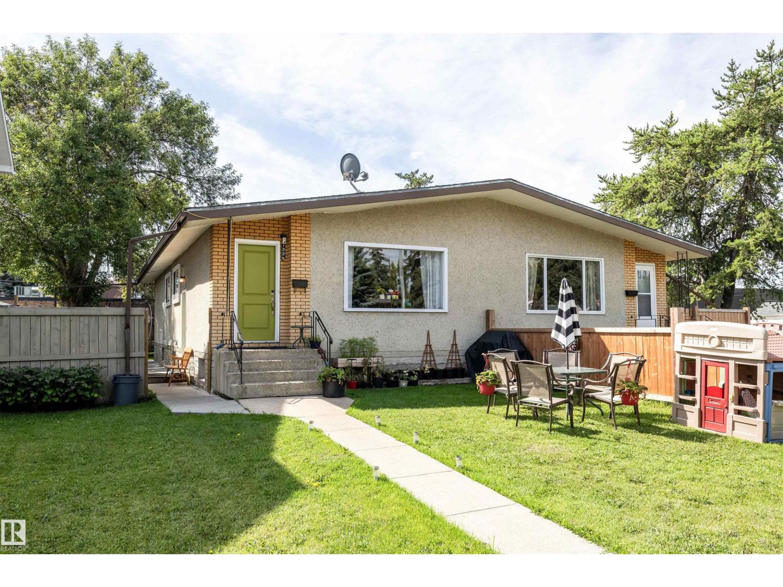 7229 83 Av Nw