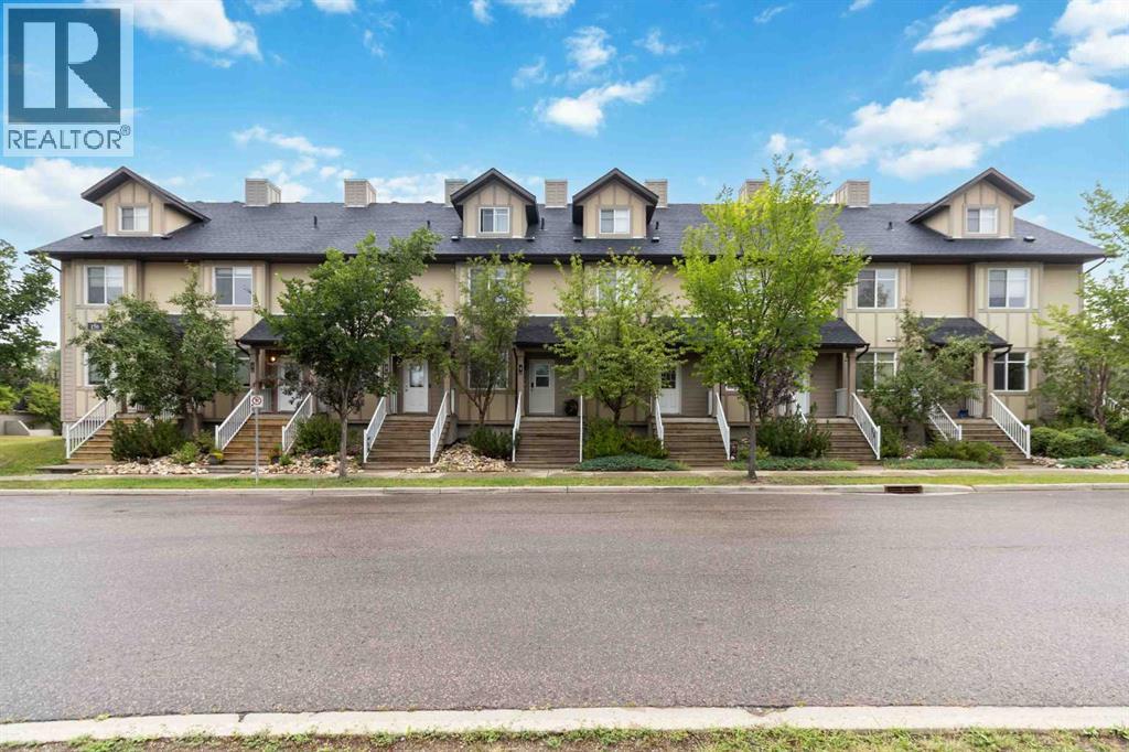 3 136 Fontaine Crescent