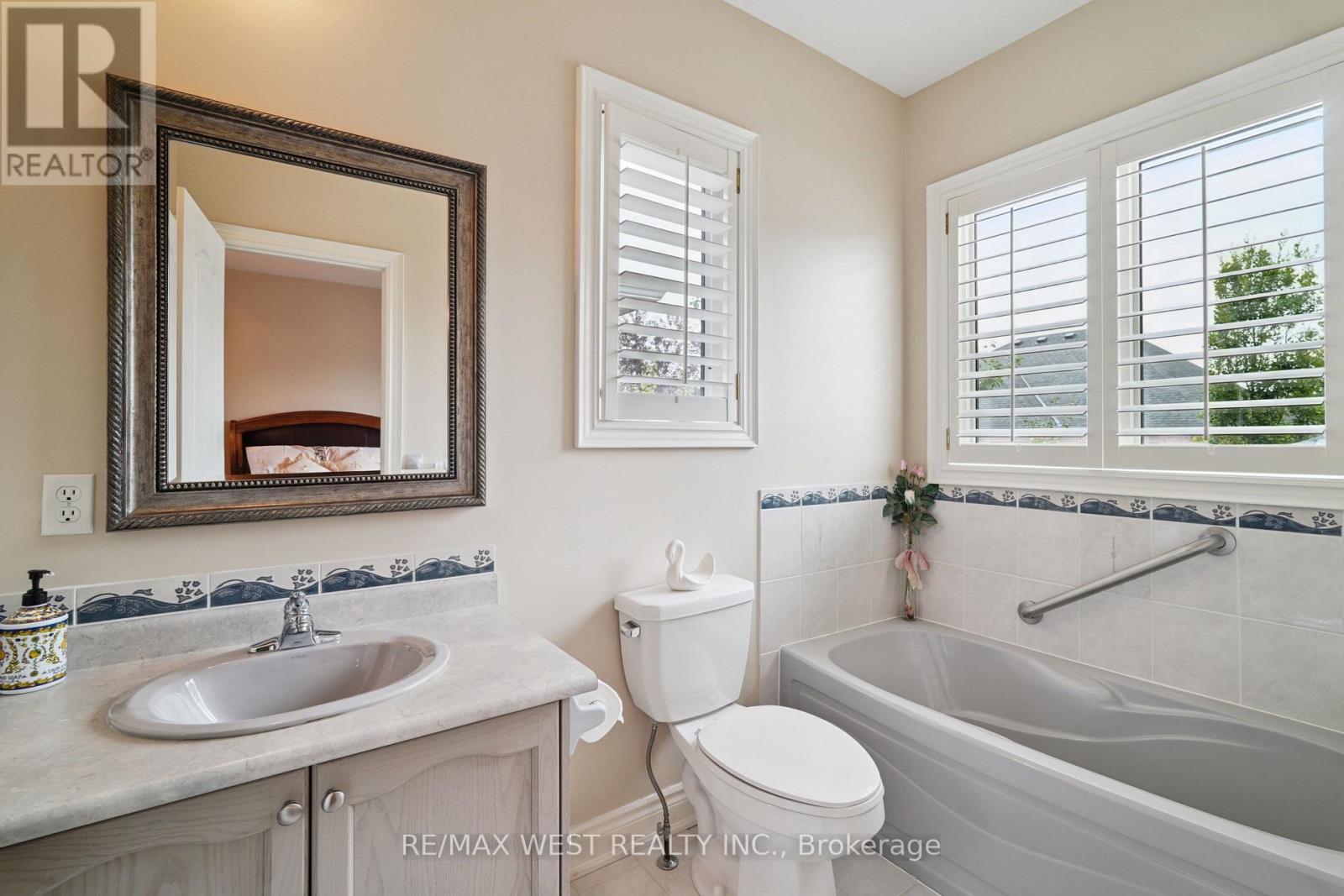133 Cupola Crescent