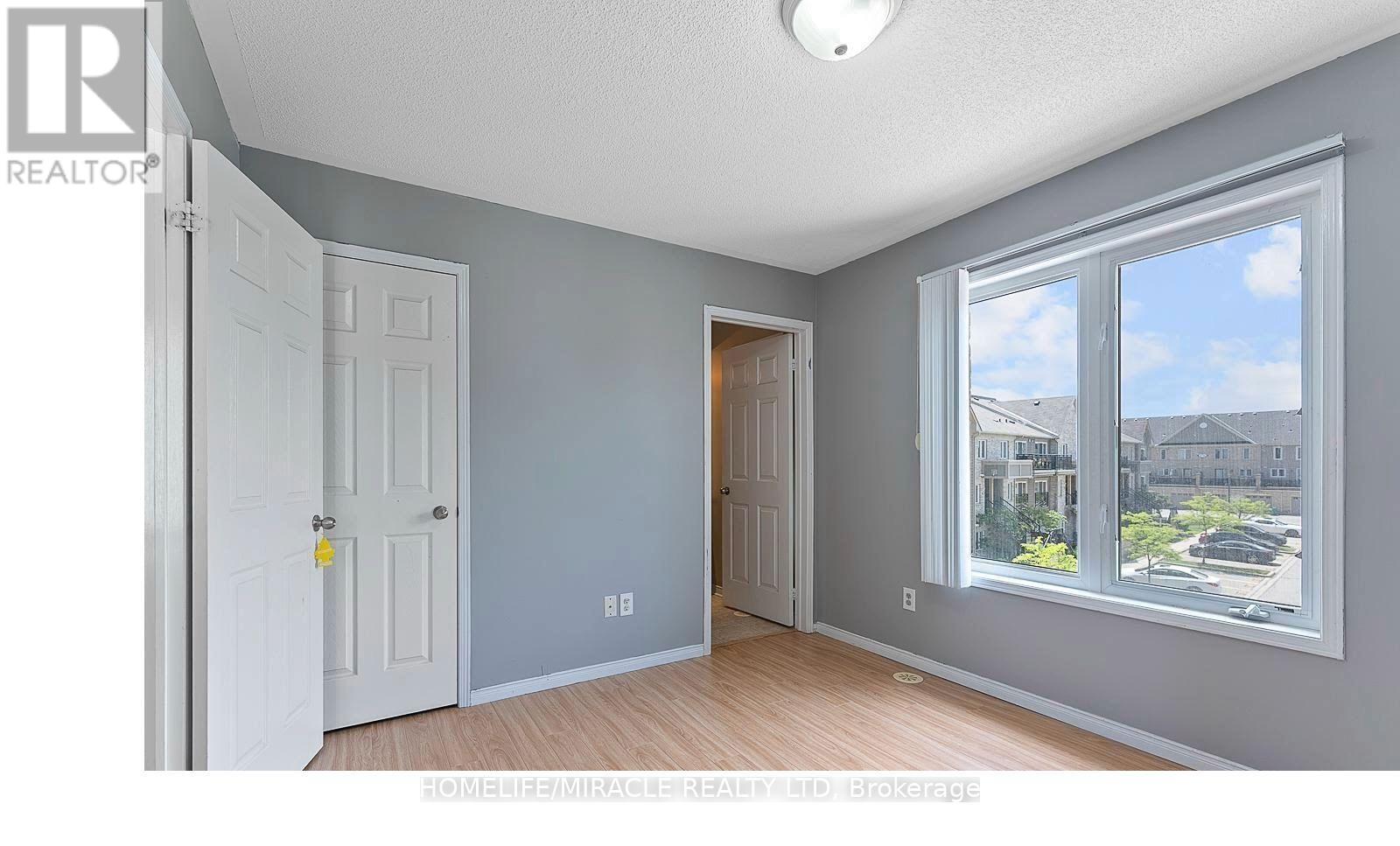 61 60 Fairwood Circle