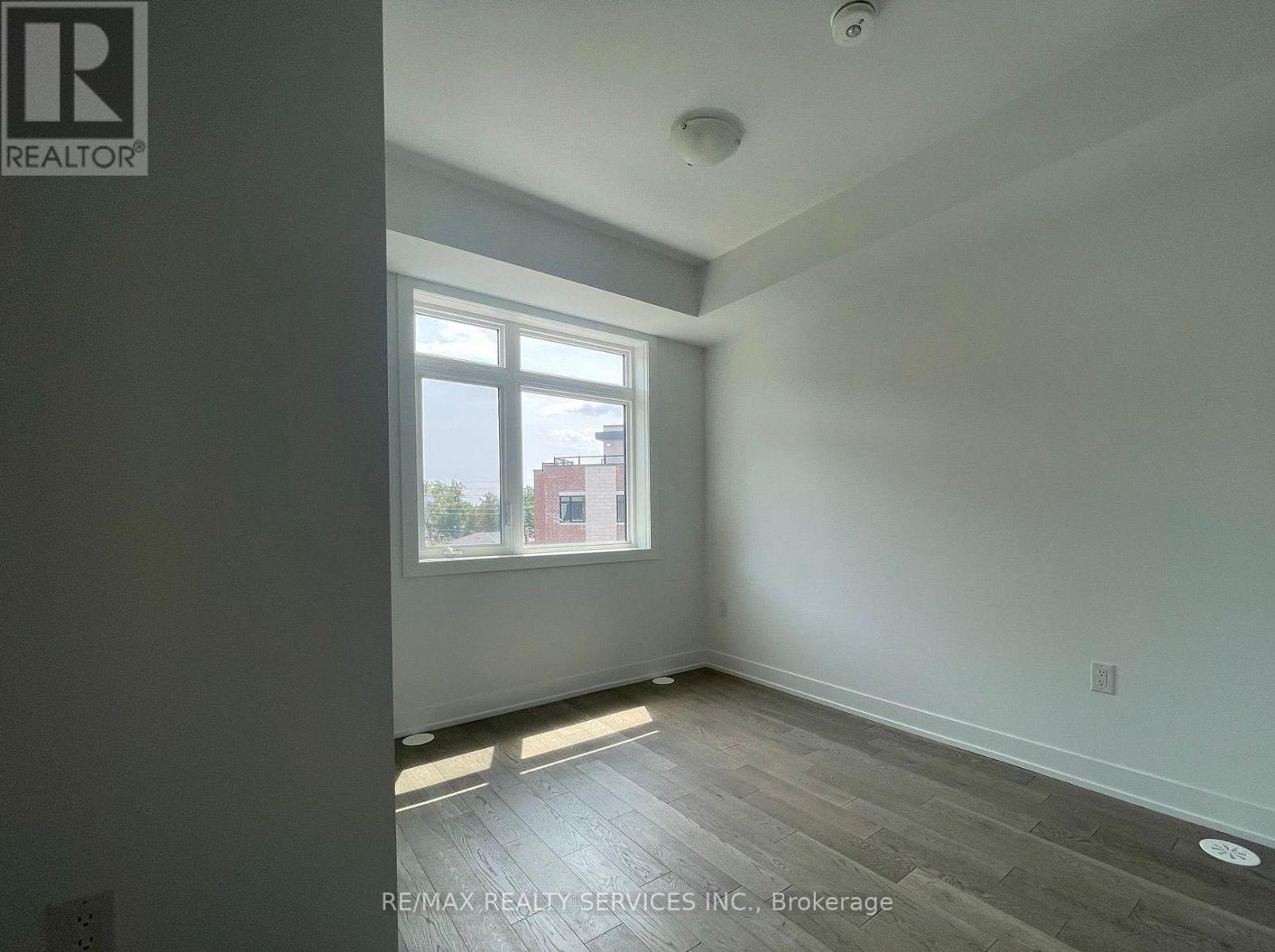 255 1095 Douglas Mccurdy Comm Drive