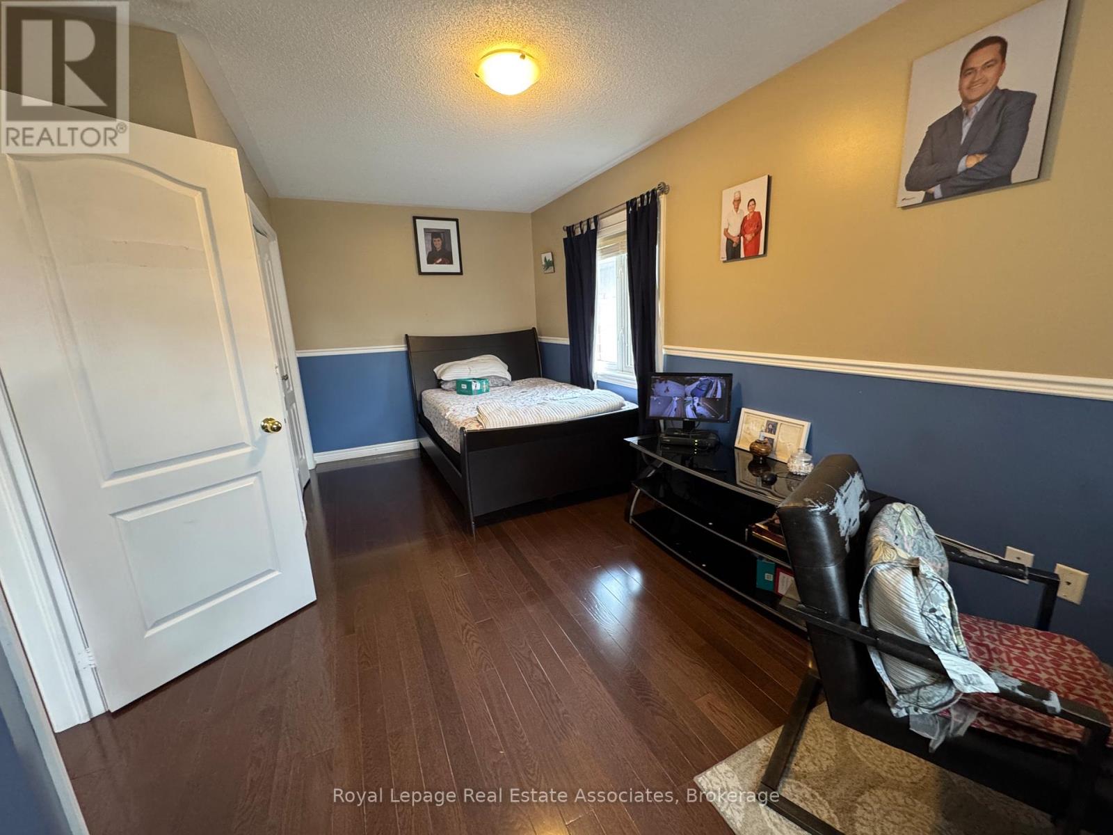 Upper 659 Garden Walk