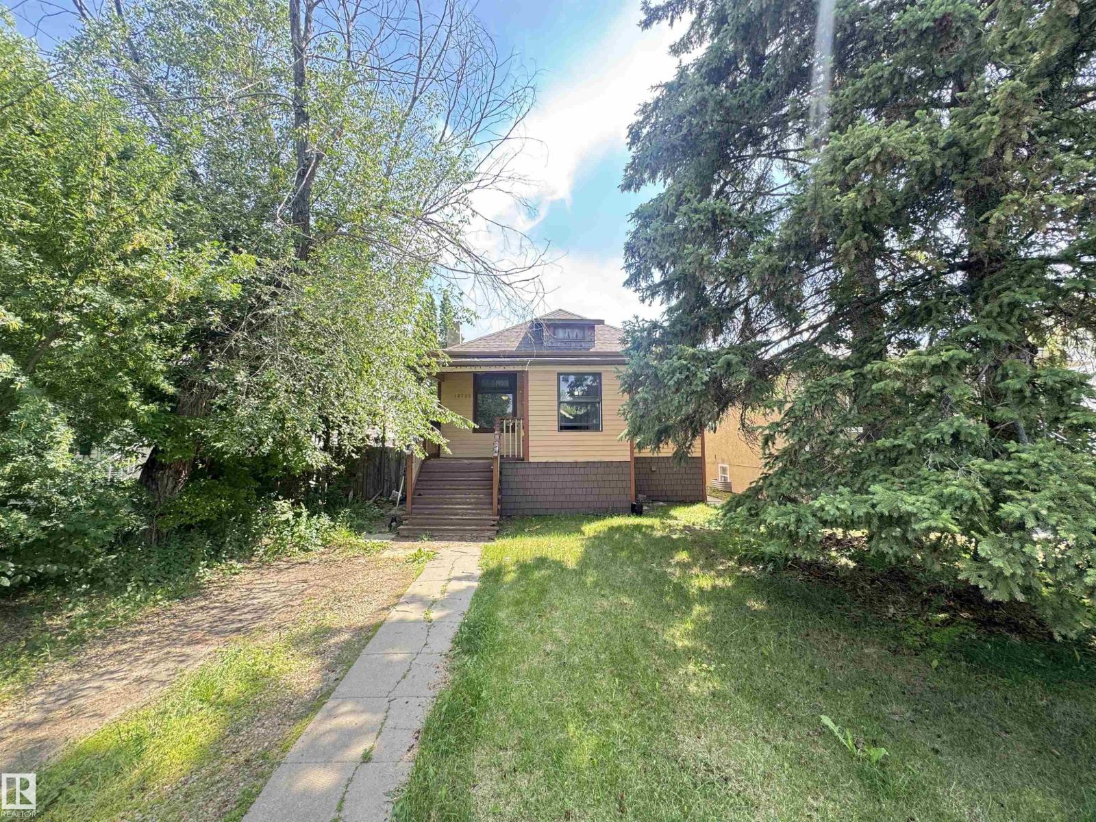 10719 74 Av Nw