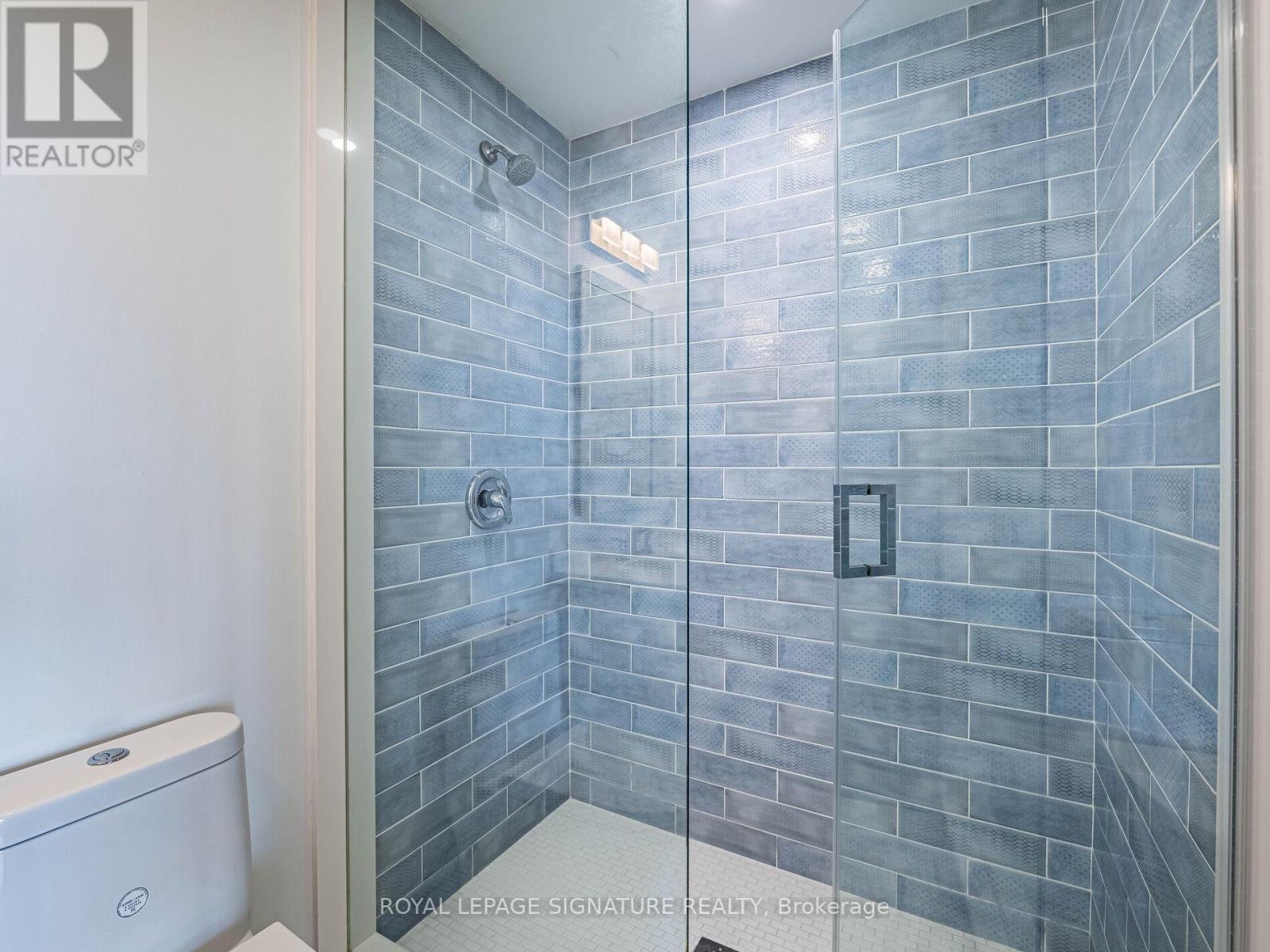 2204 24 Hanover Road