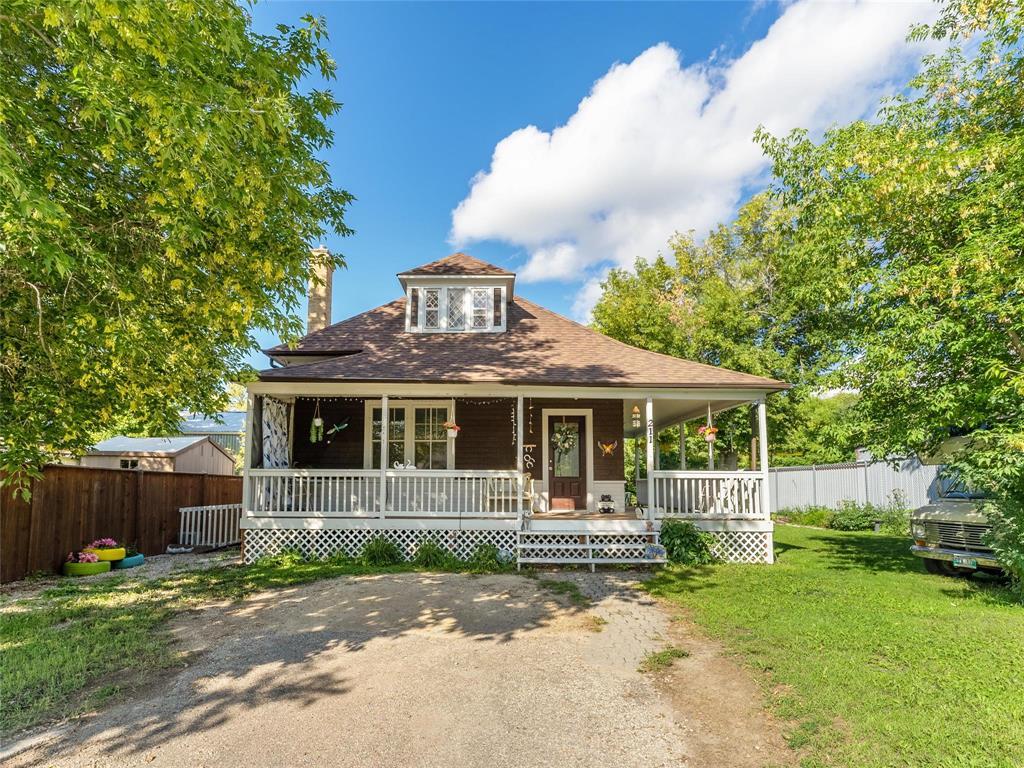 211 Queen Avenue