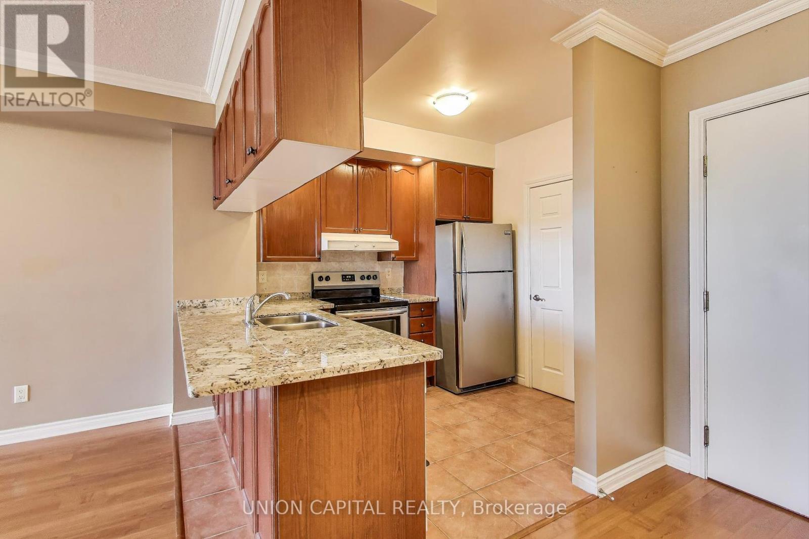 1104 5229 Dundas Street W
