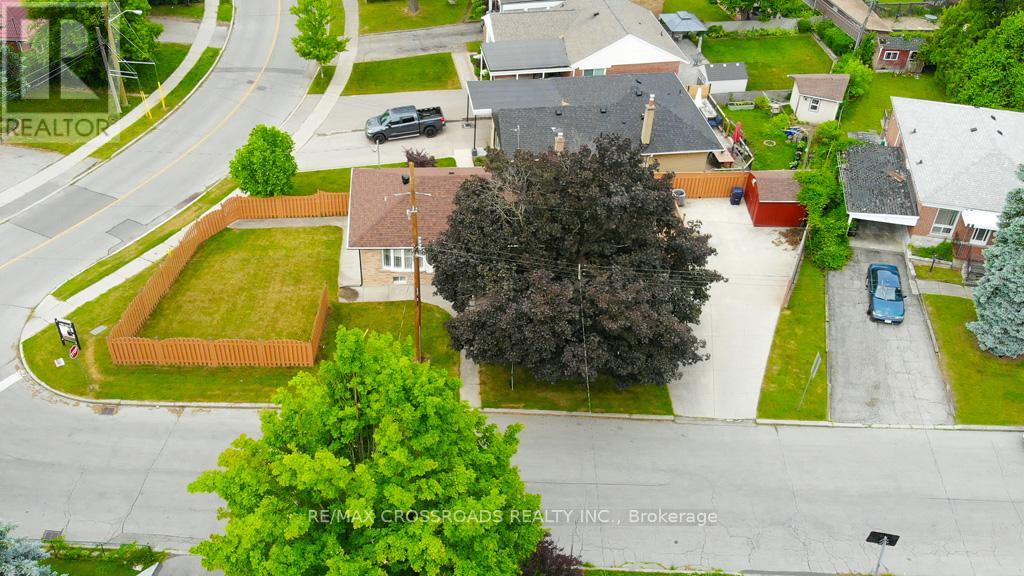 2 Mackinac Crescent