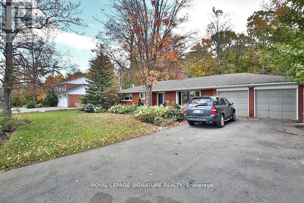 Lower 38 Burnhamthorpe Road W