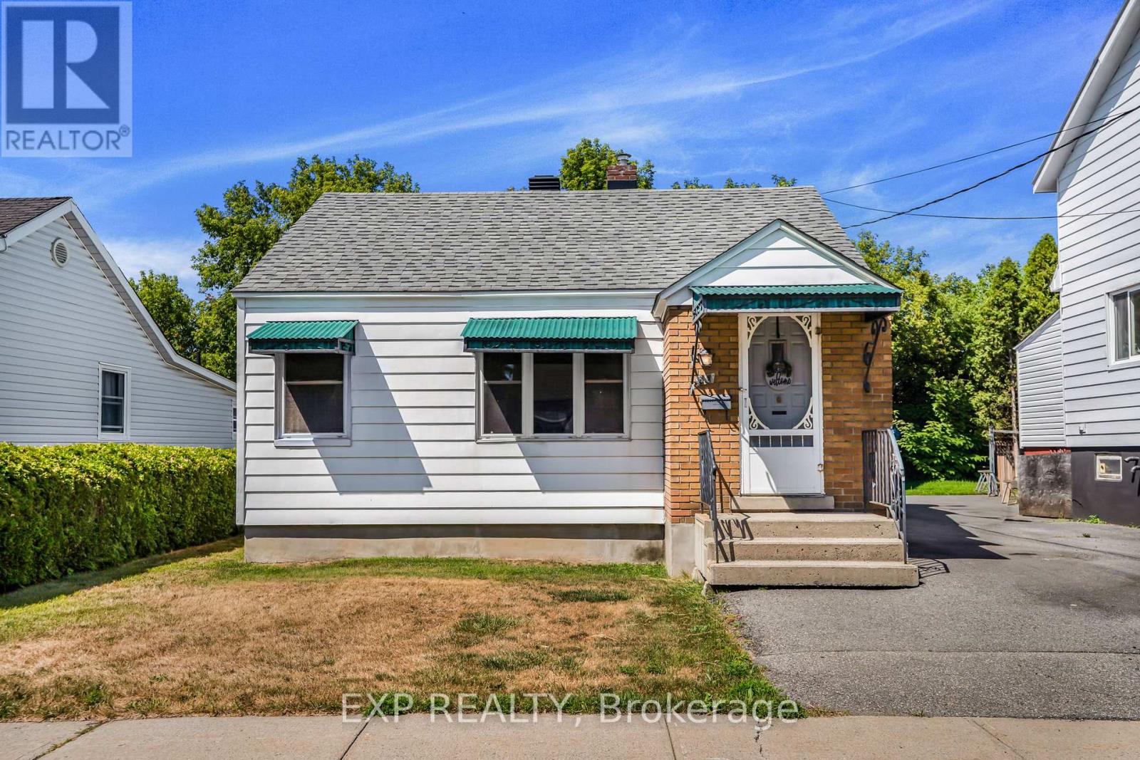 35 Twelfth Street E