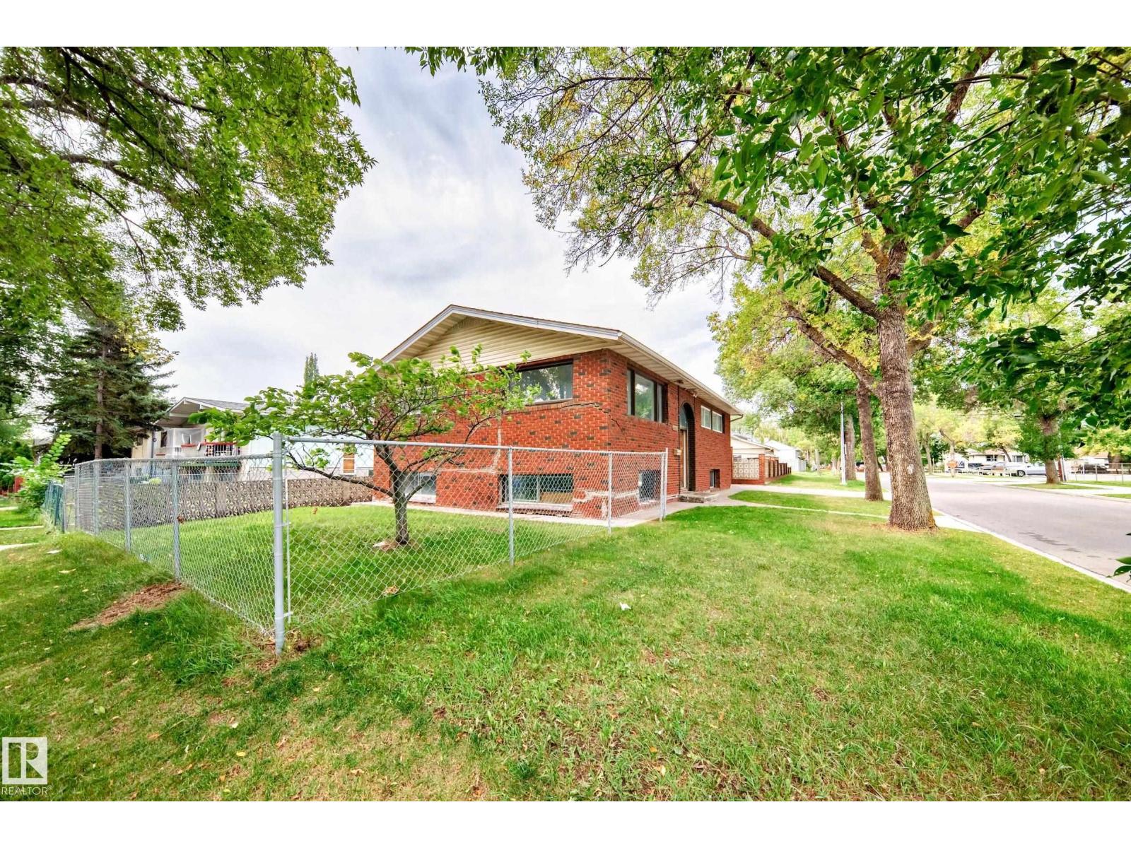 8303 124 Av Nw