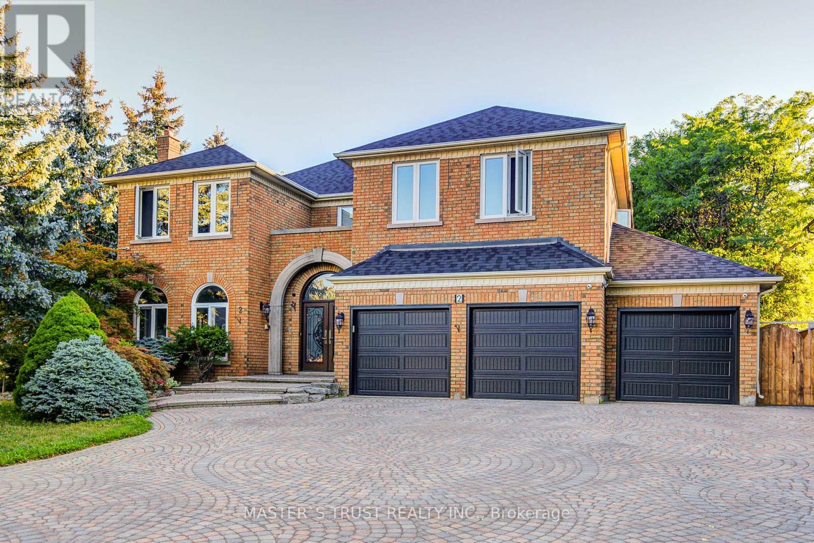 2 Lytton Boulevard