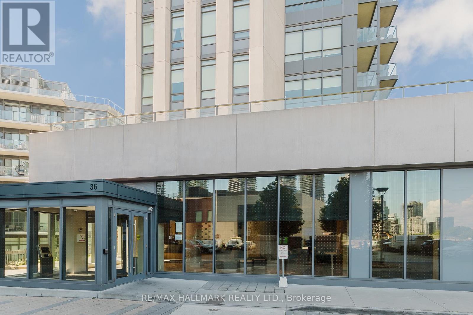 1609 36 Park Lawn Road