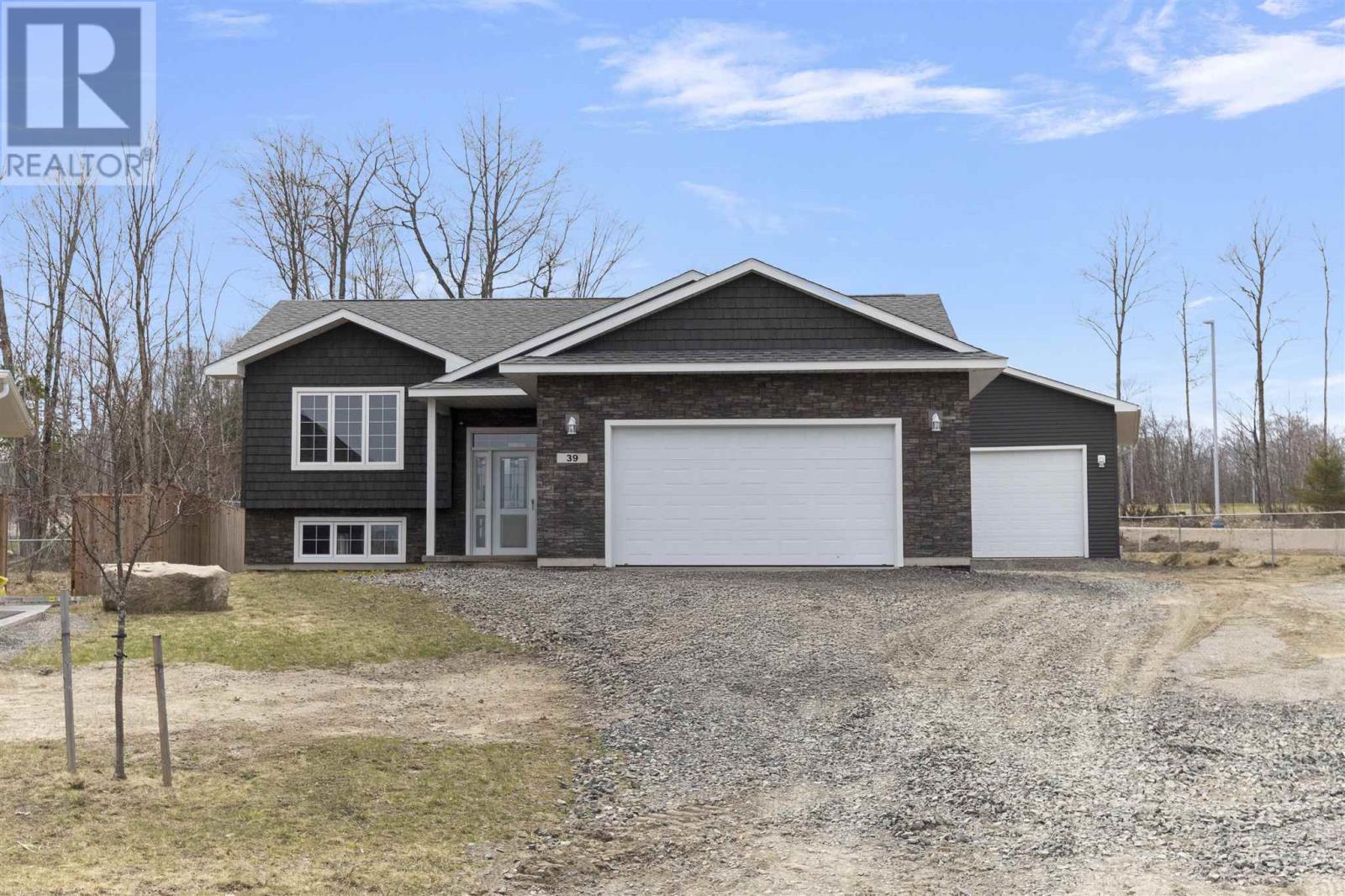 39 Saddle Cres