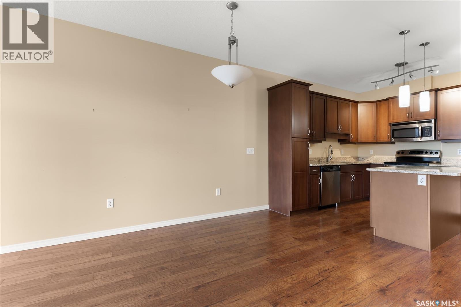 311 2160 Heseltine Road