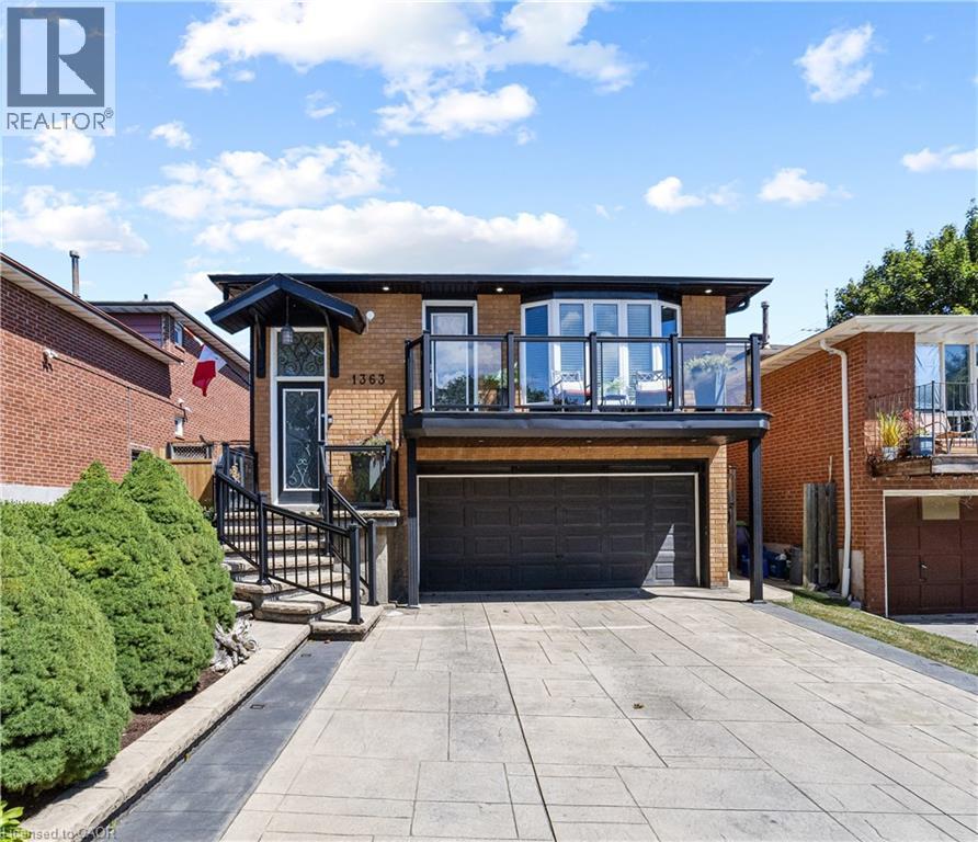 1363 Harmsworth Square