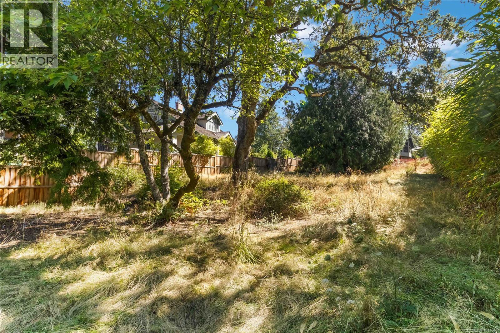933 Woodhall Dr