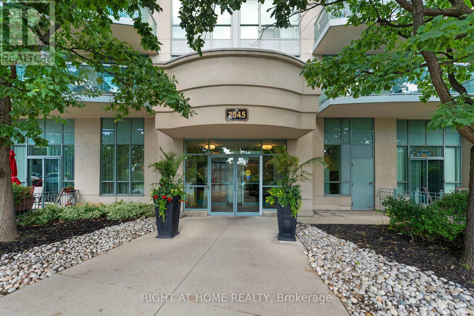 1611 2545 Erin Centre Boulevard