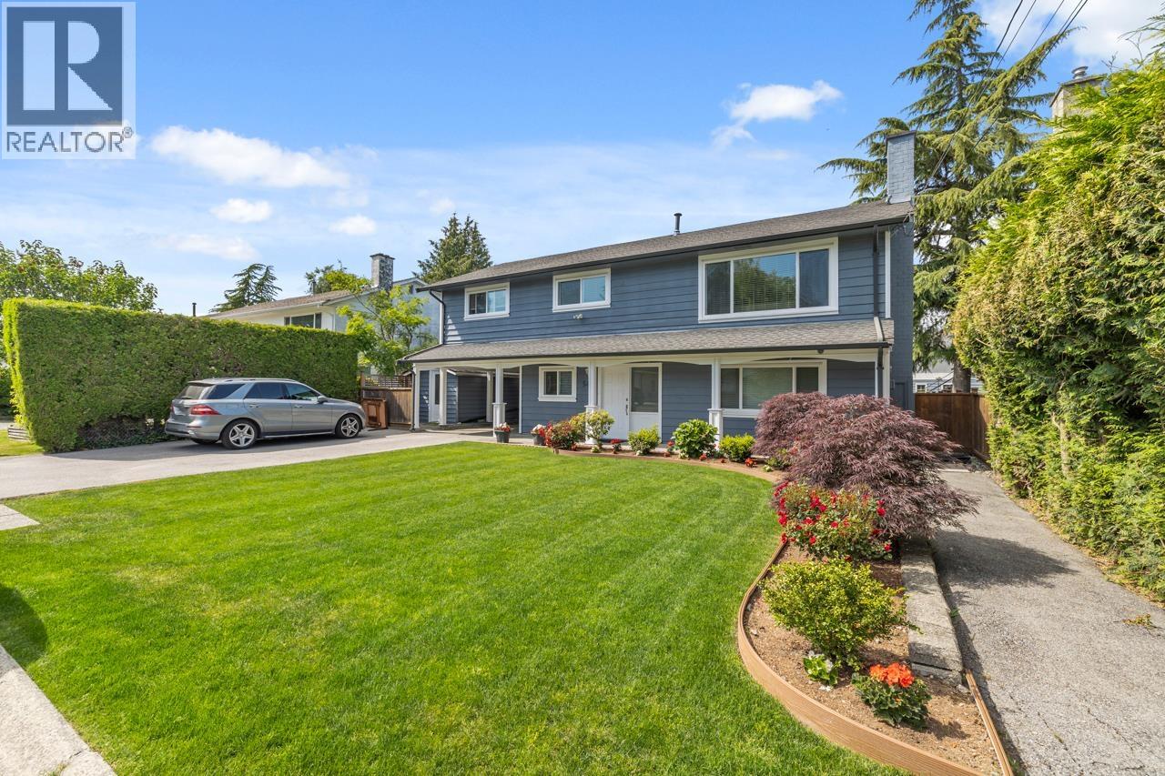 5483 Chestnut Crescent