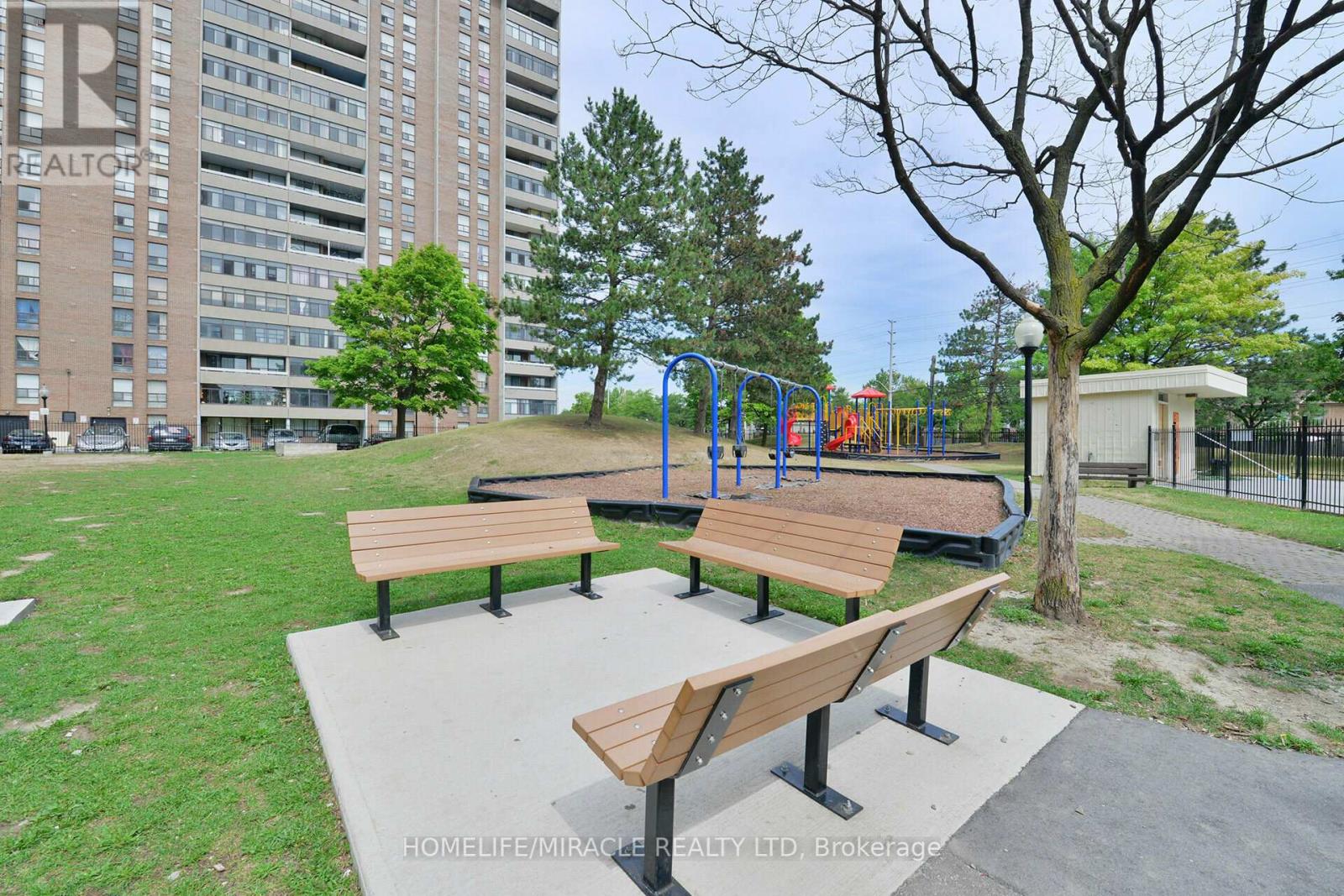 1703 15 Kensington Road