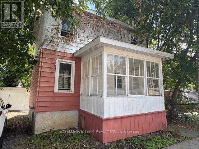 1 Menard Avenue E