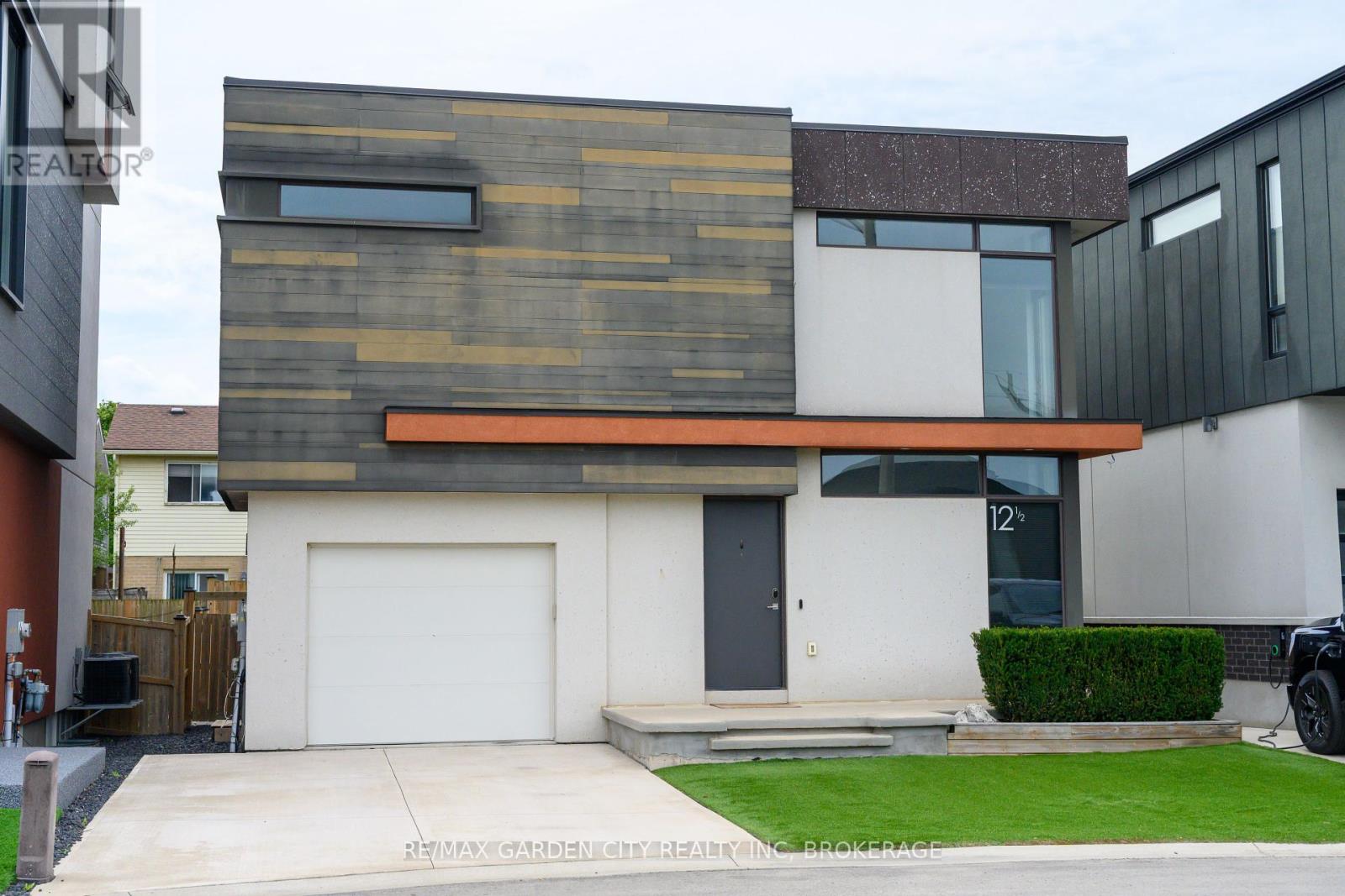 12 1 2 Beamer Court
