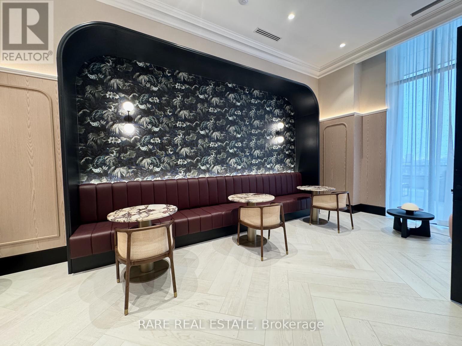 1704 10 Inn On The Park Drive