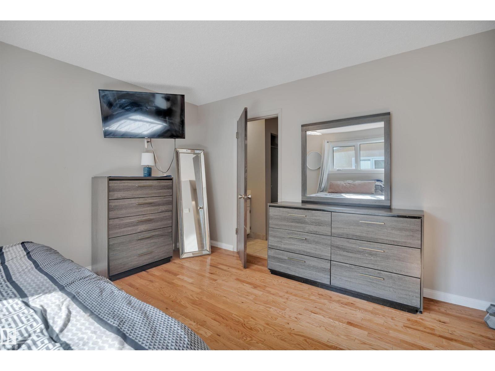 6720 20 Av Nw