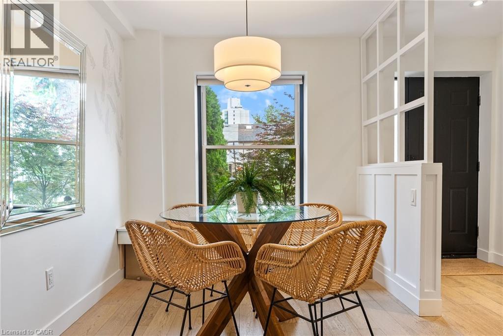 23 Macaulay Street W Unit 2