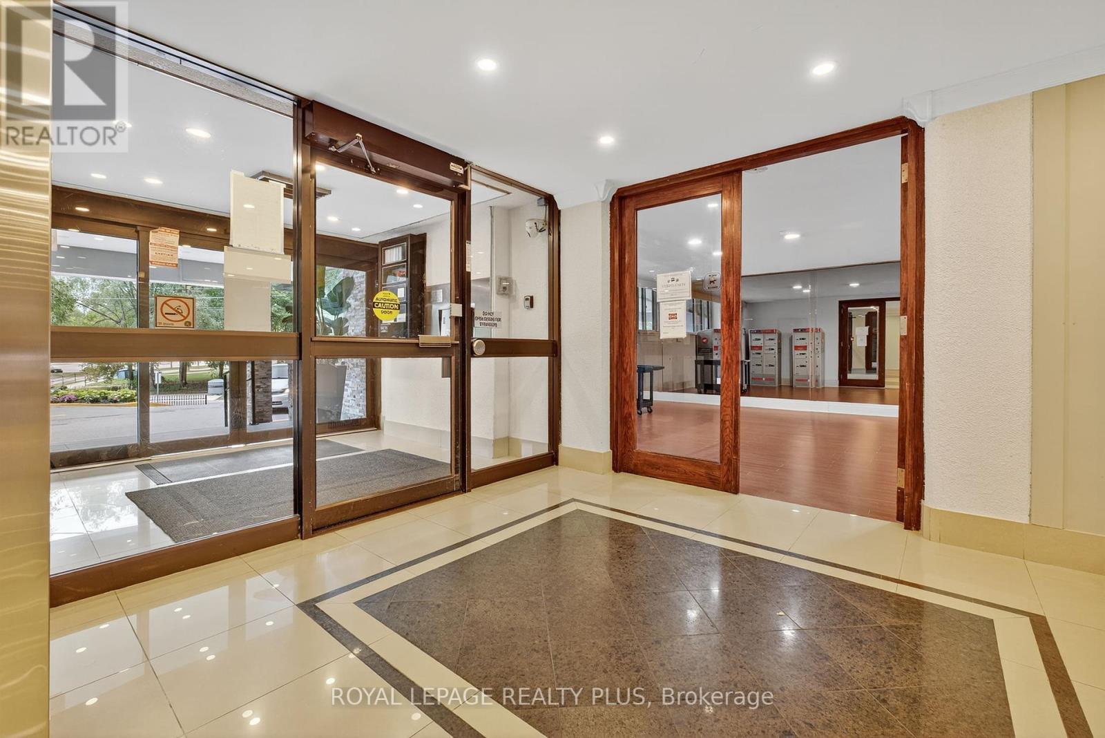 1802 85 Emmett Avenue