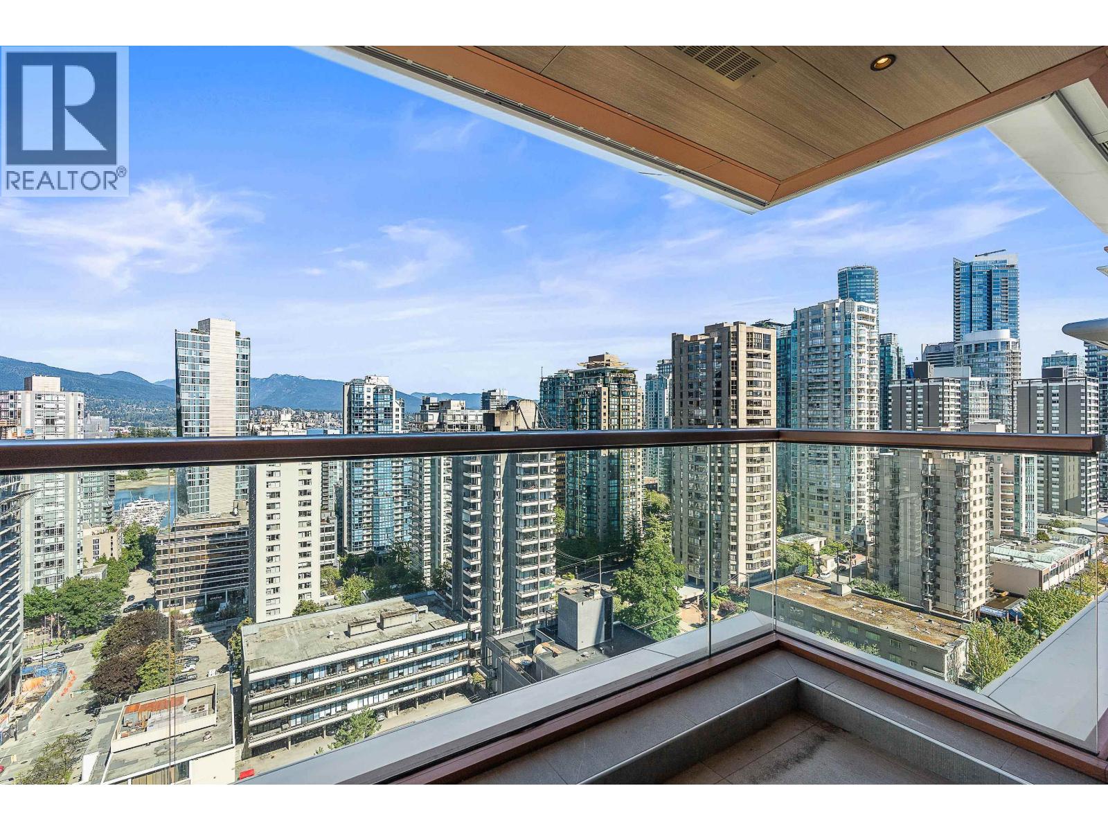 2104 1482 Robson Street