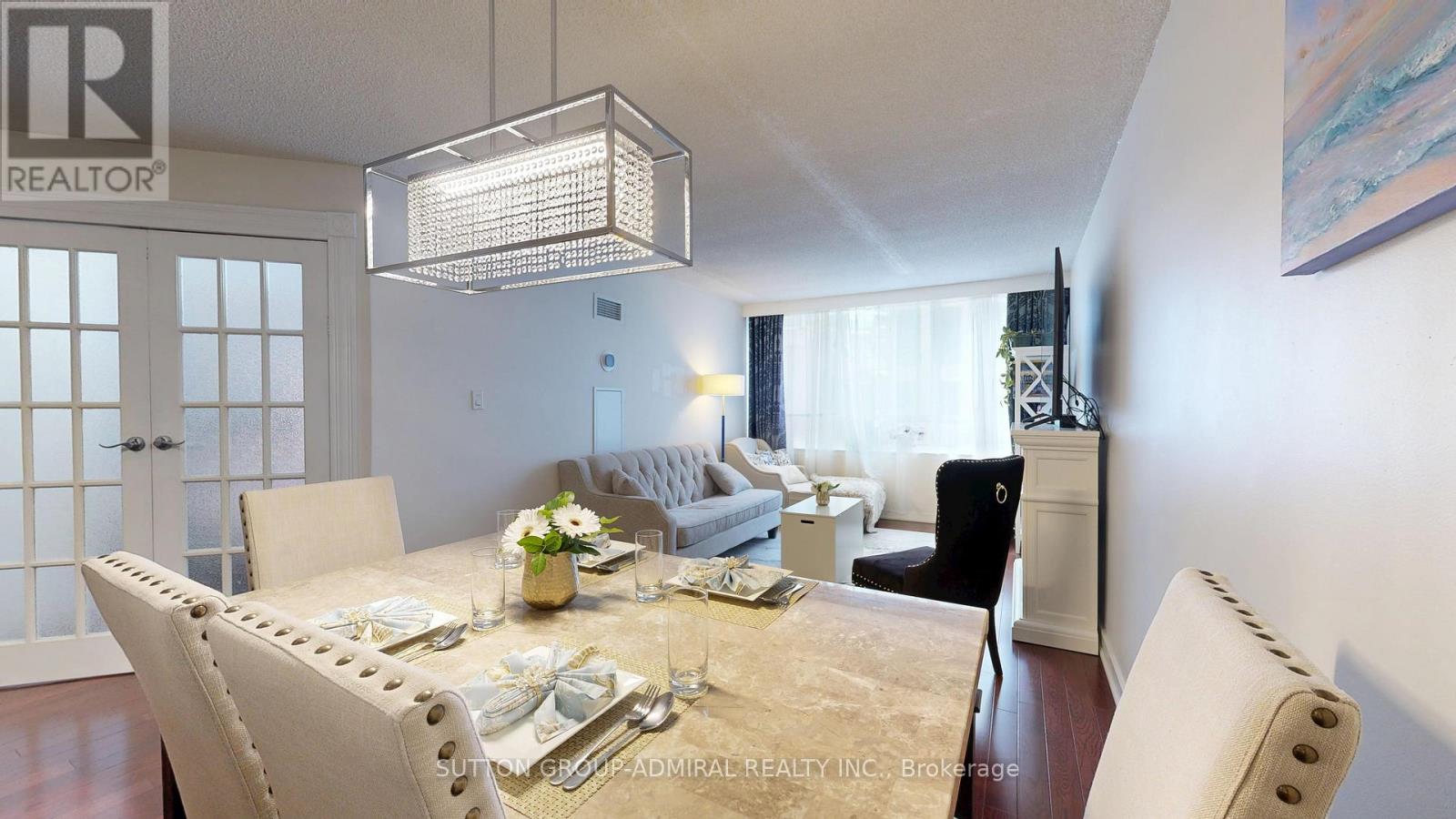 201 633 Bay Street