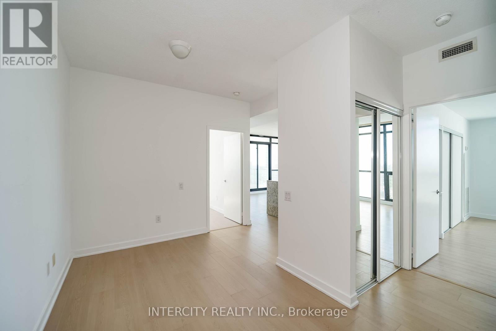 3002 29 Singer Court