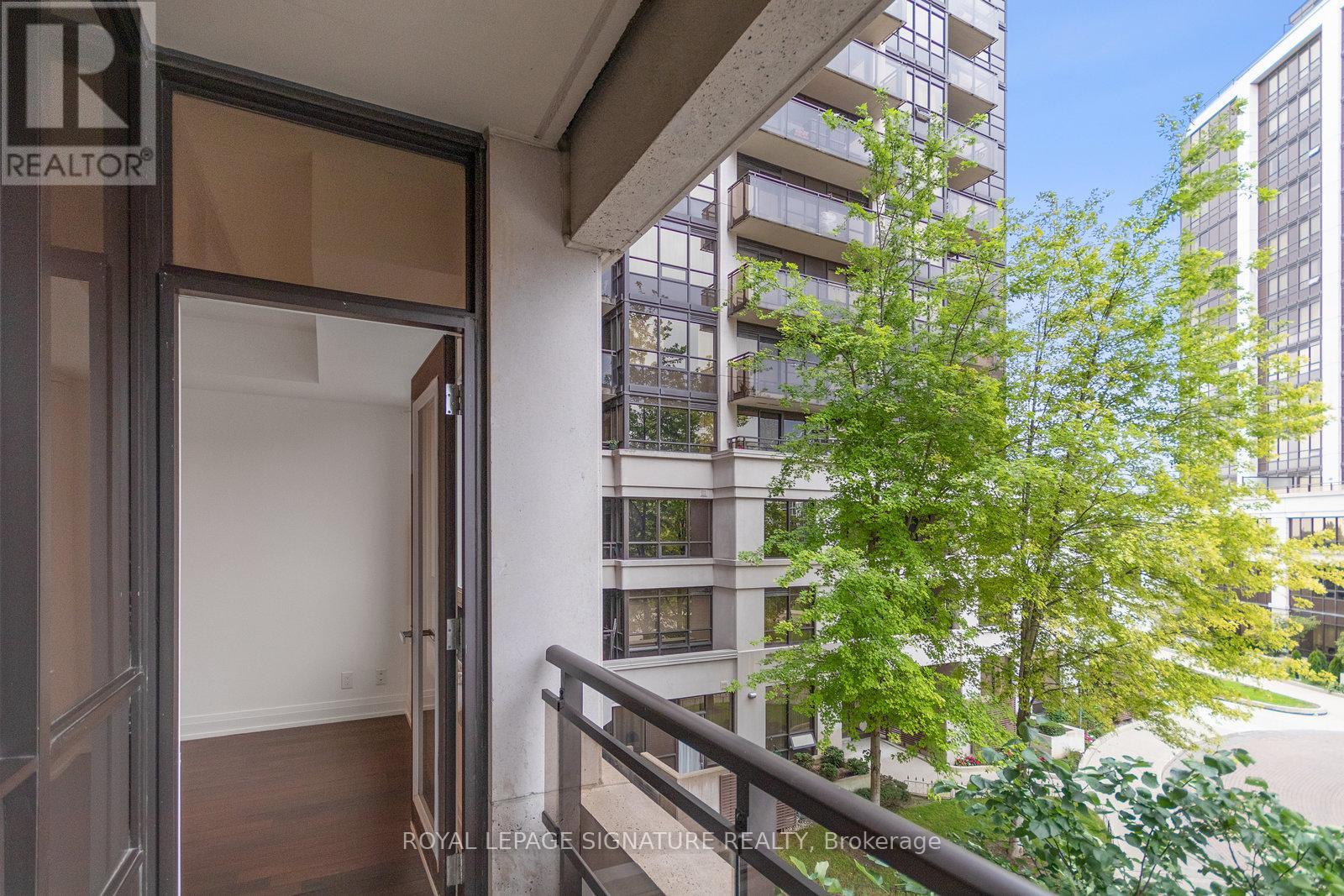 303 1060 Sheppard Avenue W