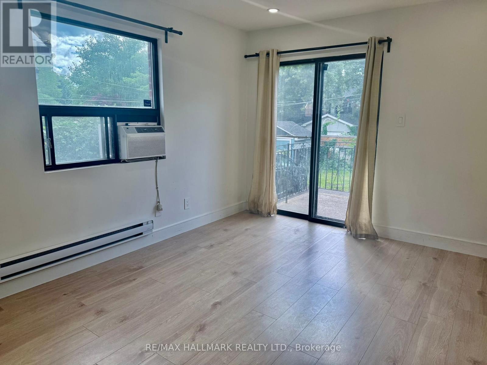 Main 285 Bain Avenue