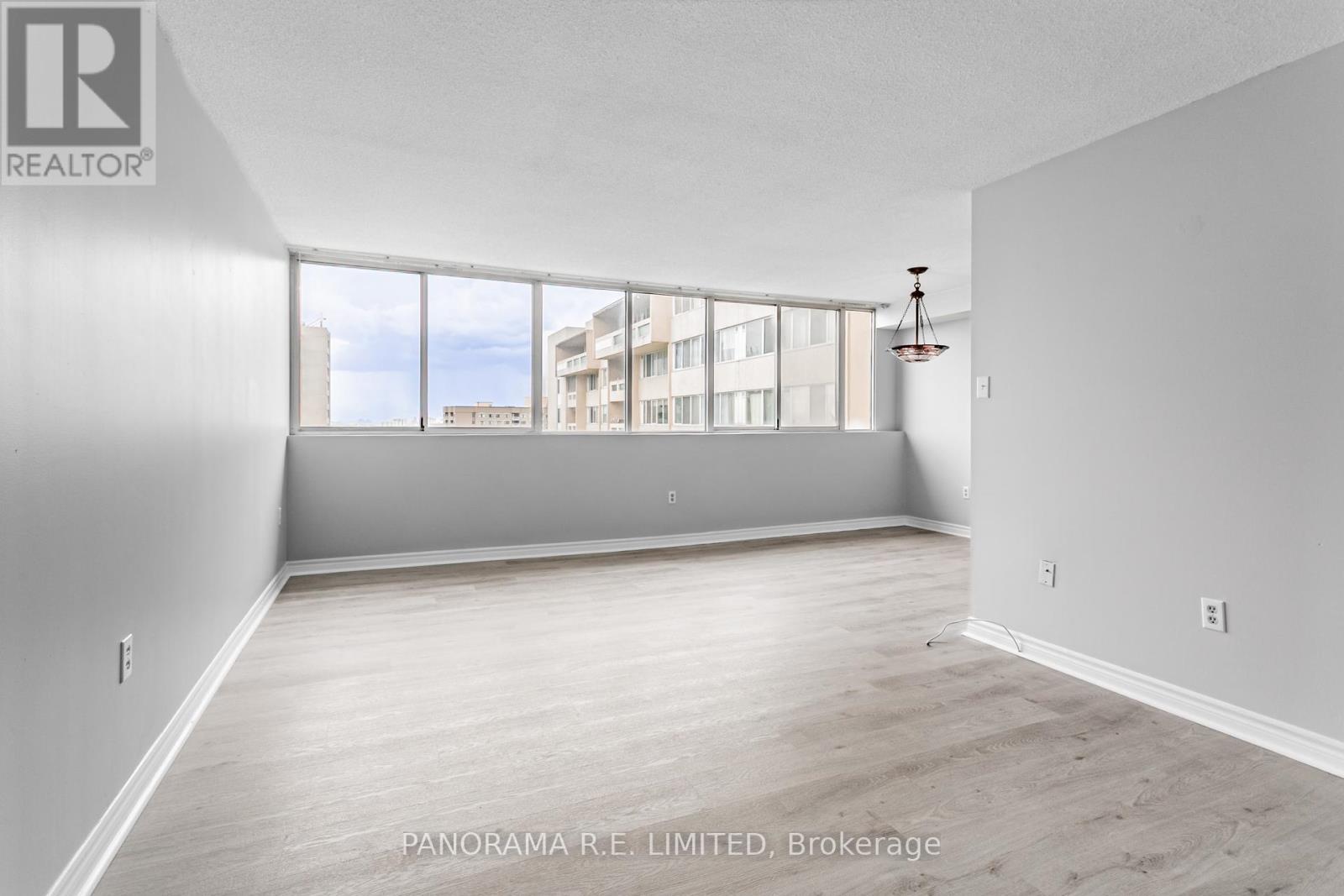 1904 3590 Kaneff Crescent