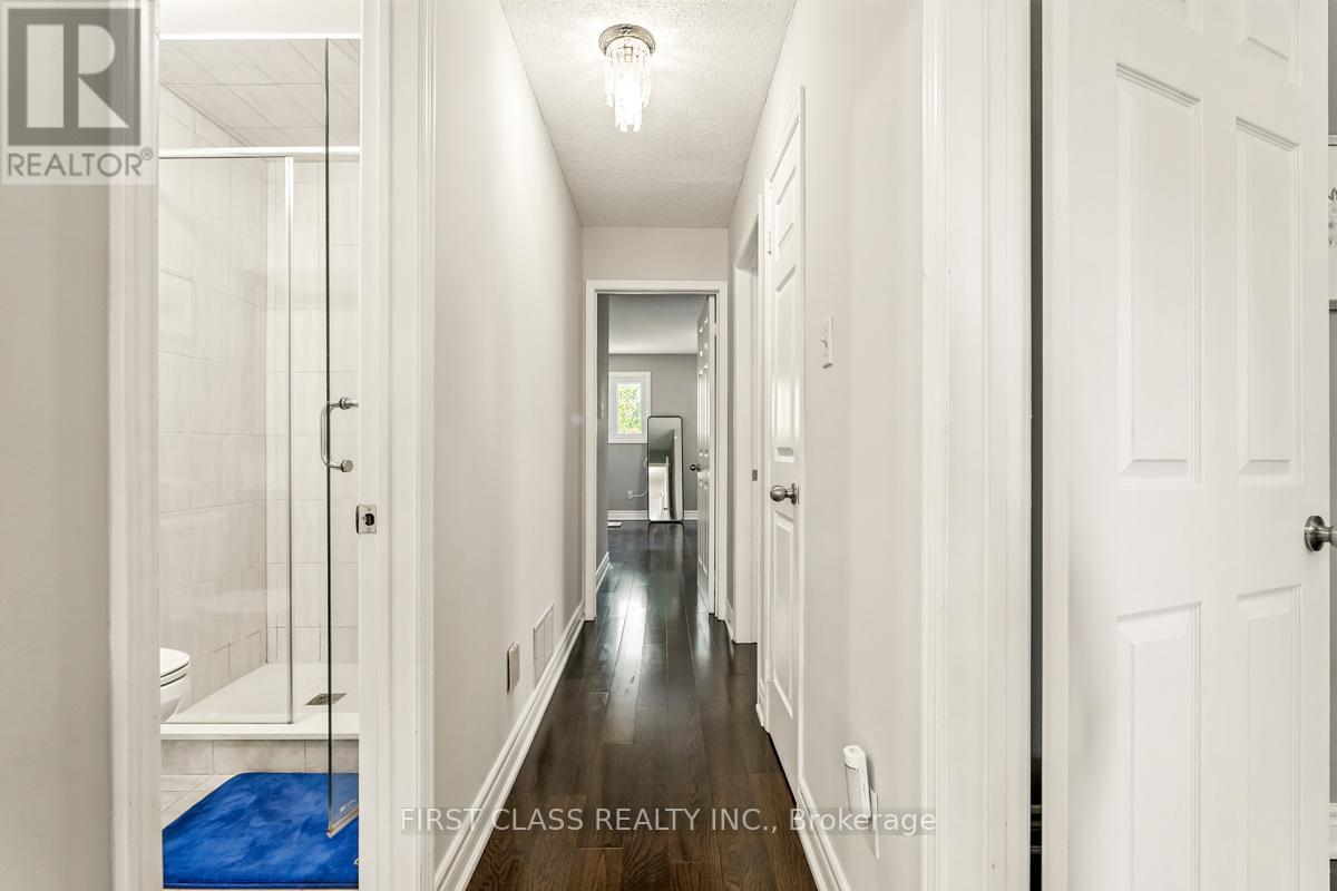 5053 Rundle Crescent
