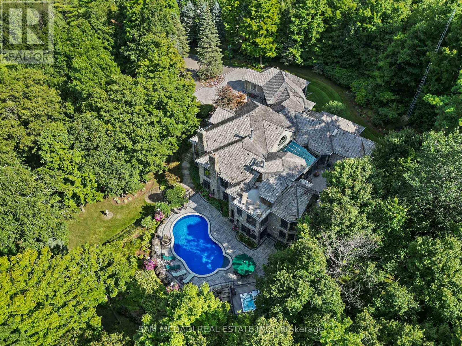 10140 Pineview Trail